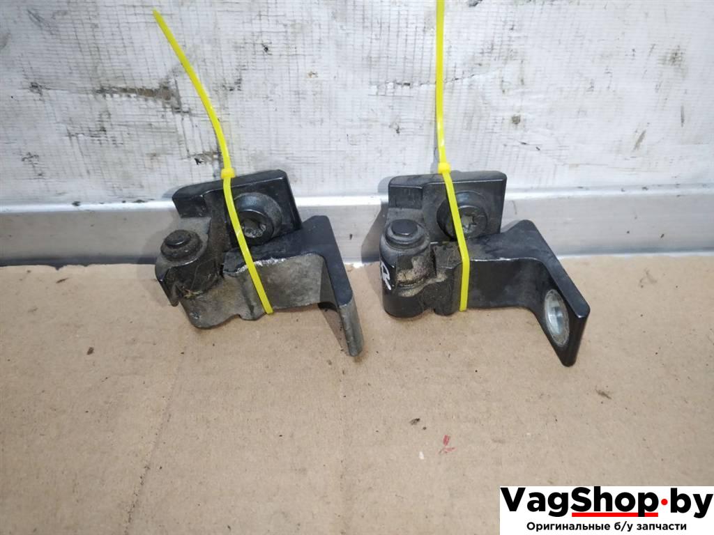 петля двери Audi Q5 8R 2011, 3.0 л., TDi, CCW, дизель, АКПП, серый, внедорожник 5 дв., полный привод, 8K0831402B - фото №1