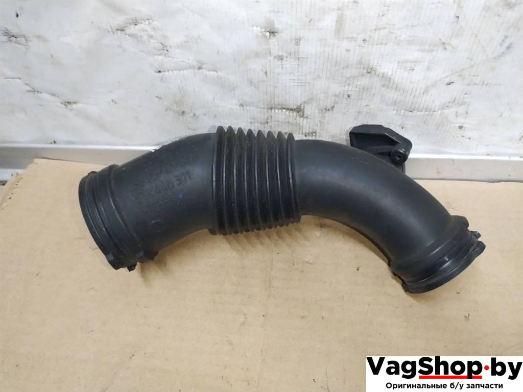 патрубок воздушного фильтра Audi A4 B8/8K 2010, 2.7 л., TDi, CGK, дизель, МКПП, белый, седан, передний привод, 059129627L - фото №1