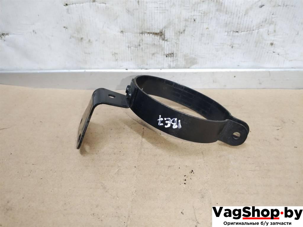 кронштейн (крепление) Audi A4 B8/8K 2010, 2.7 л., TDi, CGK, дизель, МКПП, белый, седан, передний привод, 8K0422162P - фото №1