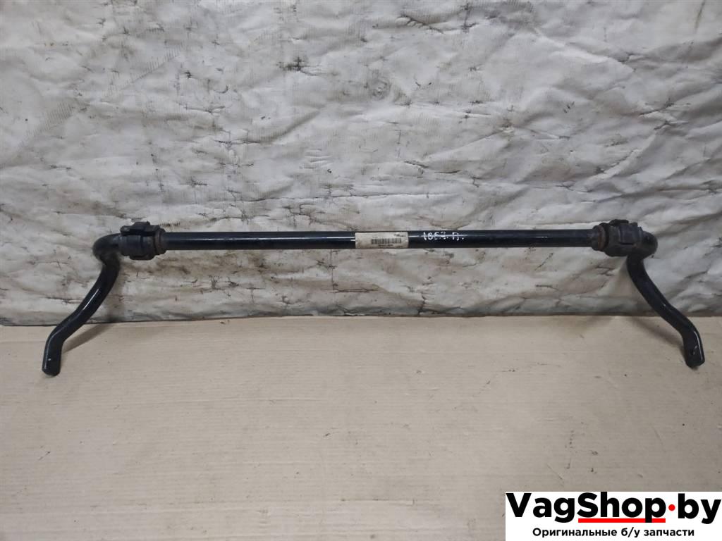 стабилизатор подвески передний Audi A4 B8/8K 2010, 2.7 л., TDi, CGK, дизель, МКПП, белый, седан, передний привод, 8K0411309K - фото №1