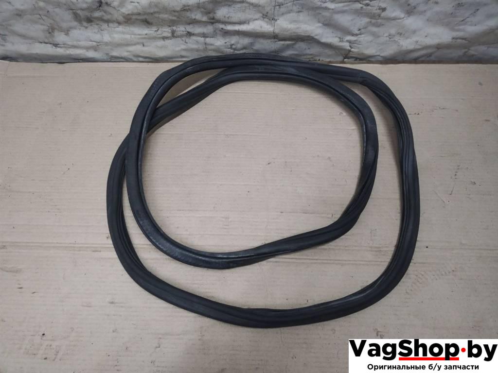 уплотнитель двери Audi A4 B8/8K 2010, 2.7 л., TDi, CGK, дизель, МКПП, белый, седан, передний привод, 8K5833721E - фото №1