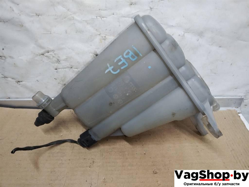 бачок расширительный Audi A4 B8/8K 2010, 2.7 л., TDi, CGK, дизель, МКПП, белый, седан, передний привод, 8K0121405E - фото №1