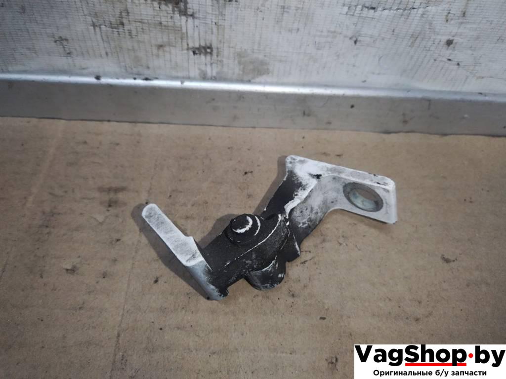 петля двери Audi A4 B8/8K 2010, 2.7 л., TDi, CGK, дизель, МКПП, белый, седан, передний привод, 8K0831402B - фото №1