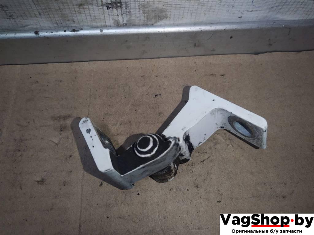 петля двери Audi A4 B8/8K 2010, 2.7 л., TDi, CGK, дизель, МКПП, белый, седан, передний привод, 8K0831402E - фото №1