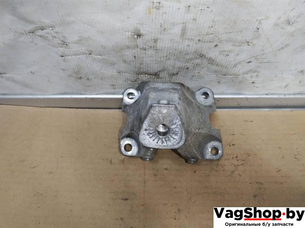 кронштейн двигателя Audi A4 B8/8K 2010, 2.7 л., TDi, CGK, дизель, МКПП, белый, седан, передний привод, 8K0199307BJ - фото №1