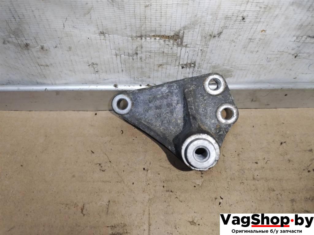 кронштейн (крепление) Audi A4 B8/8K 2010, 2.7 л., TDi, CGK, дизель, МКПП, белый, седан, передний привод, 059145174A - фото №1