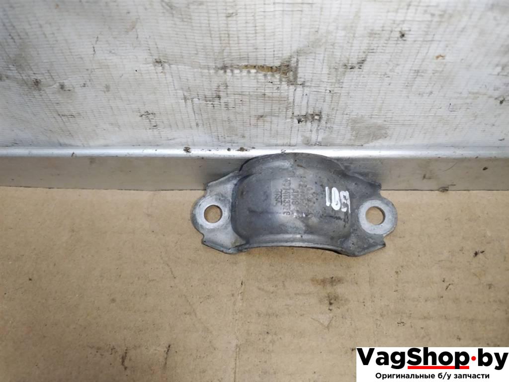 крепление стабилизатора / втулки стабилизатора Audi A4 B8/8K 2010, 2.7 л., TDi, CGK, дизель, МКПП, белый, седан, передний привод, 4D0411336G - фото №1