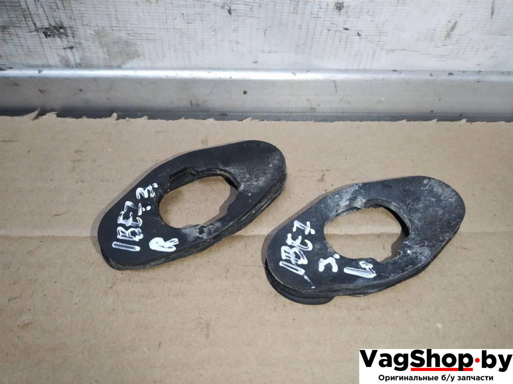 уплотнитель двери Audi A4 B8/8K 2010, 2.7 л., TDi, CGK, дизель, МКПП, белый, седан, передний привод, 8K0839923B - фото №1