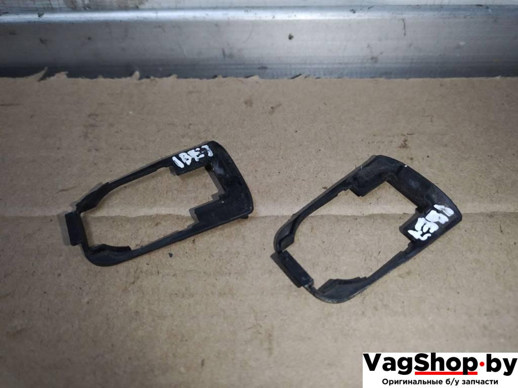 уплотнитель Audi A4 B8/8K 2010, 2.7 л., TDi, CGK, дизель, МКПП, белый, седан, передний привод, 8T0837211 - фото №1