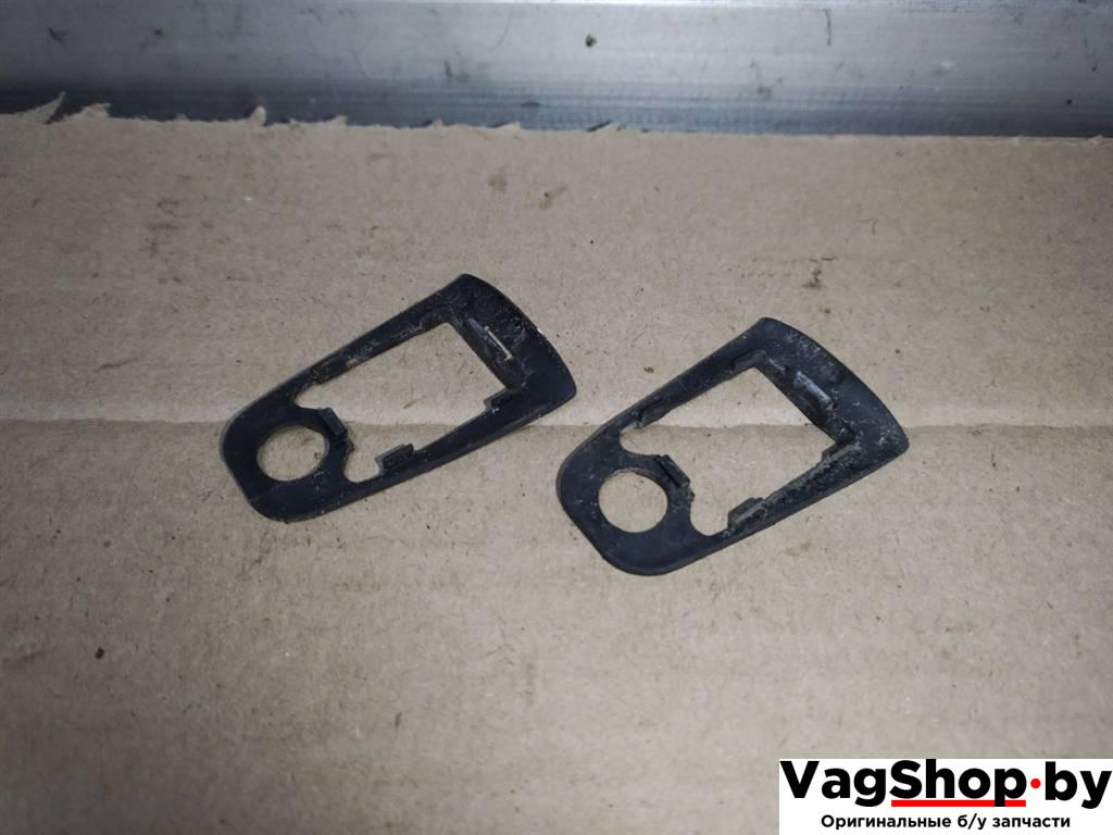 уплотнитель Audi A4 B8/8K 2010, 2.7 л., TDi, CGK, дизель, МКПП, белый, седан, передний привод, 8T0837209 - фото №1