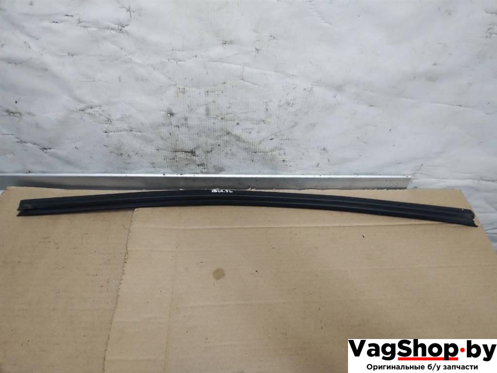 уплотнитель двери Audi A4 B8/8K 2010, 2.7 л., TDi, CGK, дизель, МКПП, белый, седан, передний привод, 8K0839479C - фото №1