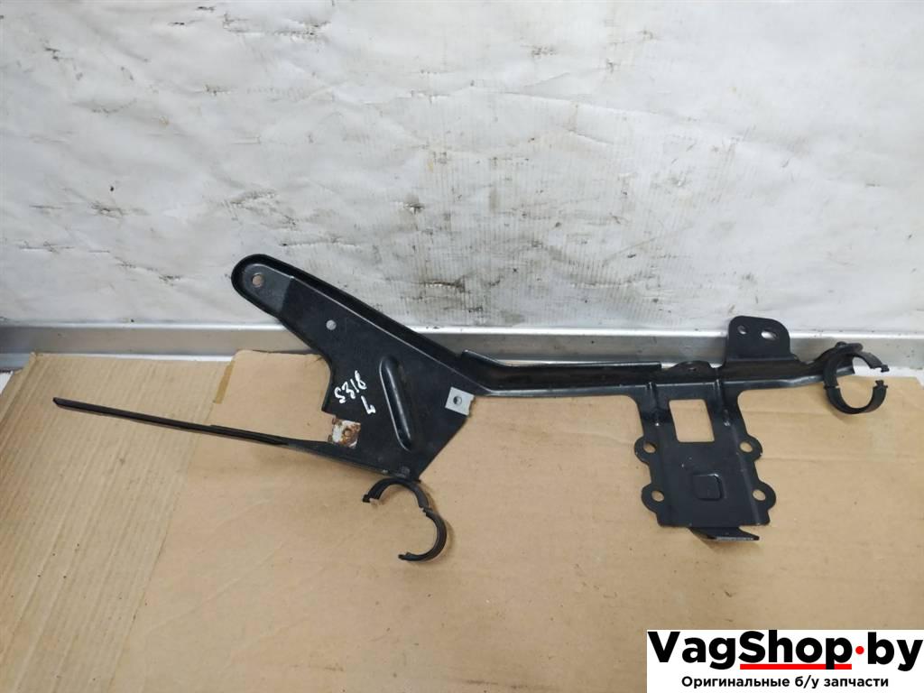 крепление ( кронштейн ) крыла Porsche Panamera 970 2011, 3.6 л., i, M 46.40, бензин, АКПП, черный, хетчбэк 5 дв., полный привод, 97061020102 - фото №1