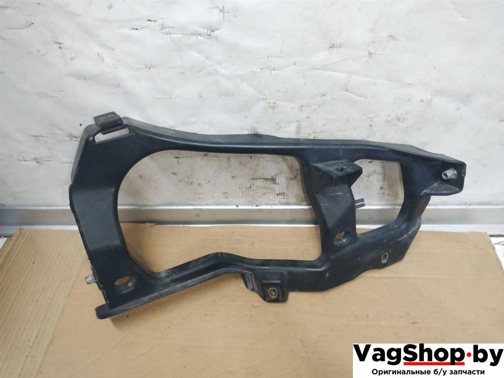крепление фары правой Volkswagen Touareg 2 поколение 2014, 3.6 л., FSI, CGR, бензин, АКПП, синий, внедорожник 5 дв., полный привод, 7P6806510 - фото №1