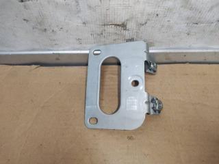 кронштейн (крепление) Volkswagen Touareg 2 поколение 2014, 3.6 л., FSI, CGR, бензин, АКПП, синий, внедорожник 5 дв., полный привод, 7P6907347