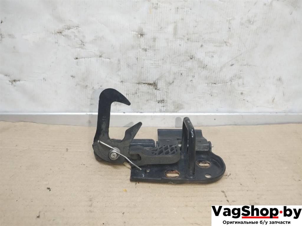 захватный крюк капота Porsche Panamera 970 2011, 3.6 л., i, M 46.40, бензин, АКПП, черный, хетчбэк 5 дв., полный привод, 1T0823480A - фото №1