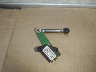 датчик дорожного просвета Volkswagen Touareg 2 поколение 2014, 3.6 л., FSI, CGR, бензин, АКПП, синий, внедорожник 5 дв., полный привод, 7P0616571