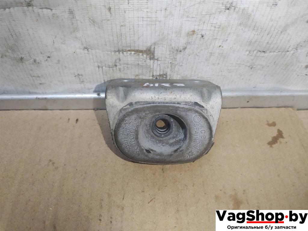 кронштейн глушителя Volkswagen Touareg 2 поколение 2014, 3.6 л., FSI, CGR, бензин, АКПП, синий, внедорожник 5 дв., полный привод, 7L0253144B - фото №1