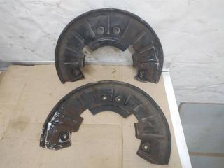 защитный кожух тормозного механизма Volkswagen Touareg 2 поколение 2014, 3.6 л., FSI, CGR, бензин, АКПП, синий, внедорожник 5 дв., полный привод, 7L0615311B