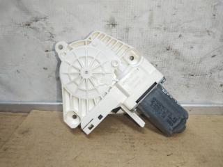 моторчик стеклоподъемника передний правый Volkswagen Touareg 2 поколение 2014, 3.6 л., FSI, CGR, бензин, АКПП, синий, внедорожник 5 дв., полный привод, 8K0959802B