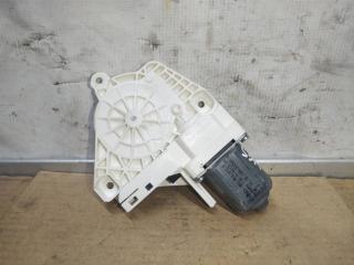 моторчик стеклоподъемника задний левый Volkswagen Touareg 2 поколение 2014, 3.6 л., FSI, CGR, бензин, АКПП, синий, внедорожник 5 дв., полный привод, 8K0959812A