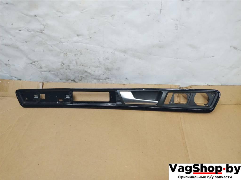 накладка двери (крышки) багажника Volkswagen Touareg 2 поколение 2014, 3.6 л., FSI, CGR, бензин, АКПП, синий, внедорожник 5 дв., полный привод, 7P6867409A, 7P6837113 - фото №1