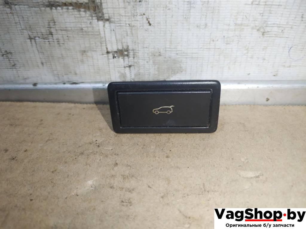 кнопка открытия багажника Volkswagen Touareg 2 поколение 2014, 3.6 л., FSI, CGR, бензин, АКПП, синий, внедорожник 5 дв., полный привод, 7L6959520B - фото №1