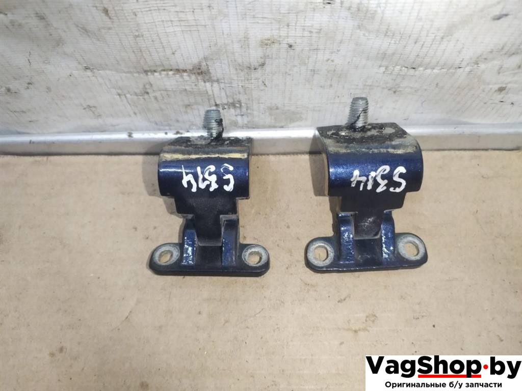 петля крышки багажника Volkswagen Touareg 2 поколение 2014, 3.6 л., FSI, CGR, бензин, АКПП, синий, внедорожник 5 дв., полный привод, 1K6827301C - фото №1