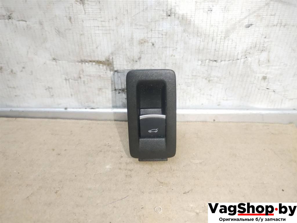 кнопка открытия багажника Volkswagen Touareg 2 поколение 2014, 3.6 л., FSI, CGR, бензин, АКПП, синий, внедорожник 5 дв., полный привод, 7P6959551, 1K8959527C - фото №1