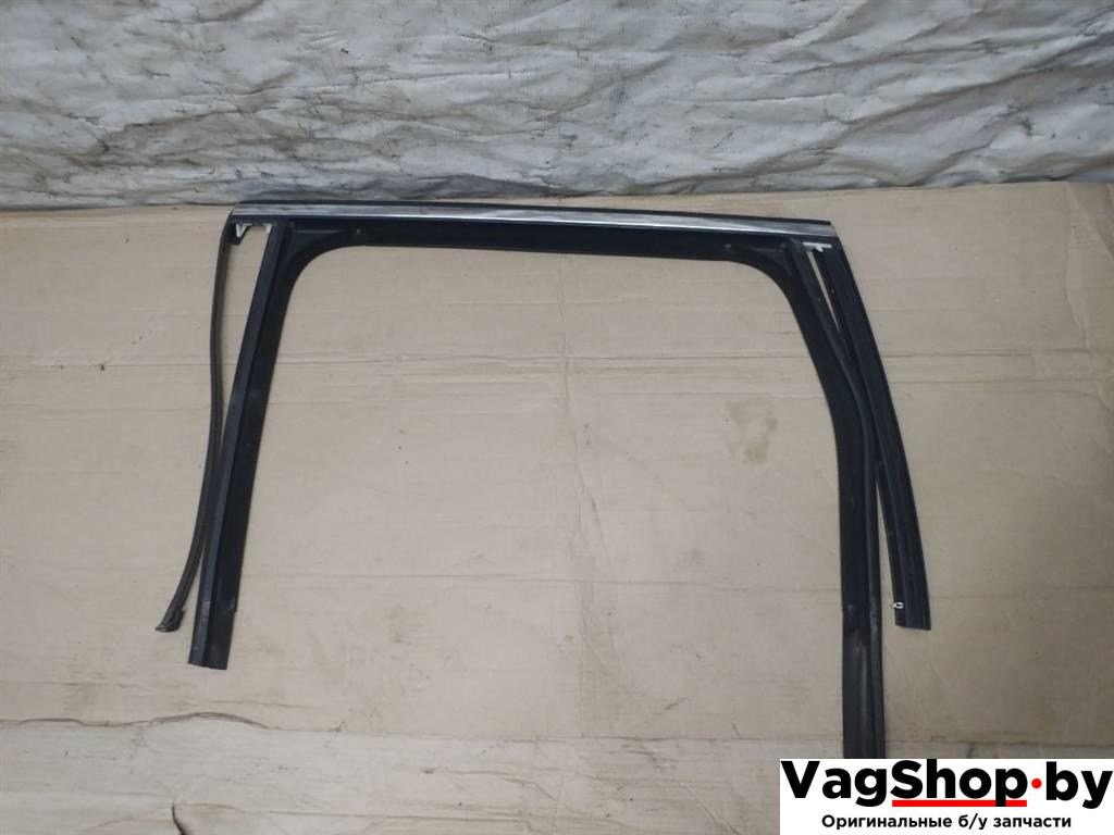 направляющая стекла Volkswagen Touareg 2 поколение 2014, 3.6 л., FSI, CGR, бензин, АКПП, синий, внедорожник 5 дв., полный привод - фото №1