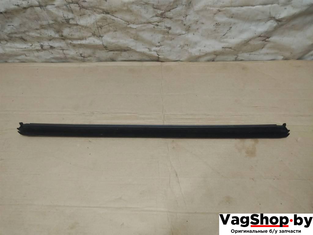 уплотнитель двери Volkswagen Touareg 2 поколение 2014, 3.6 л., FSI, CGR, бензин, АКПП, синий, внедорожник 5 дв., полный привод, 7P0839472C - фото №1