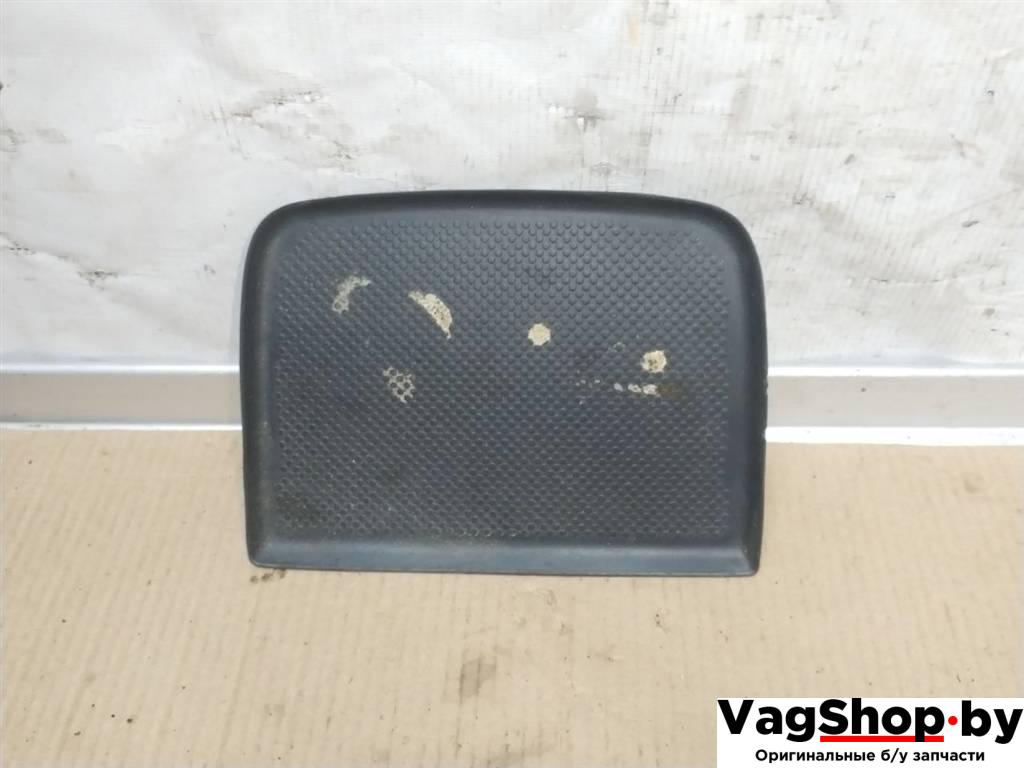 накладка декоративная Volkswagen Golf Plus 2 поколение 2010, 1.6 л., TDi, CAY, дизель, АКПП, красный, хетчбэк 5 дв., передний привод, 5M0858168 - фото №1