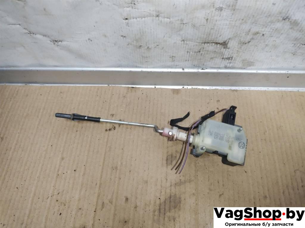 активатор замка крышки топливного бака Volkswagen Golf Plus 2 поколение 2010, 1.6 л., TDi, CAY, дизель, АКПП, красный, хетчбэк 5 дв., передний привод, 1K5959782, 5M0810733 - фото №1