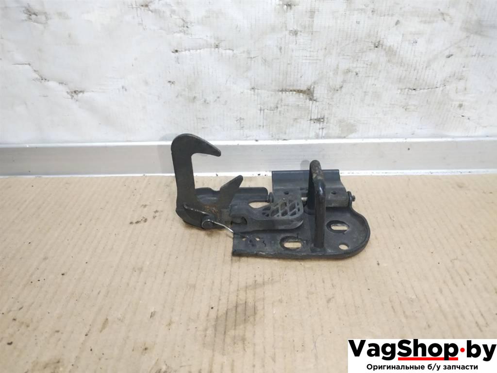 захватный крюк капота Volkswagen Golf Plus 2 поколение 2010, 1.6 л., TDi, CAY, дизель, АКПП, красный, хетчбэк 5 дв., передний привод, 1T0823480B - фото №1