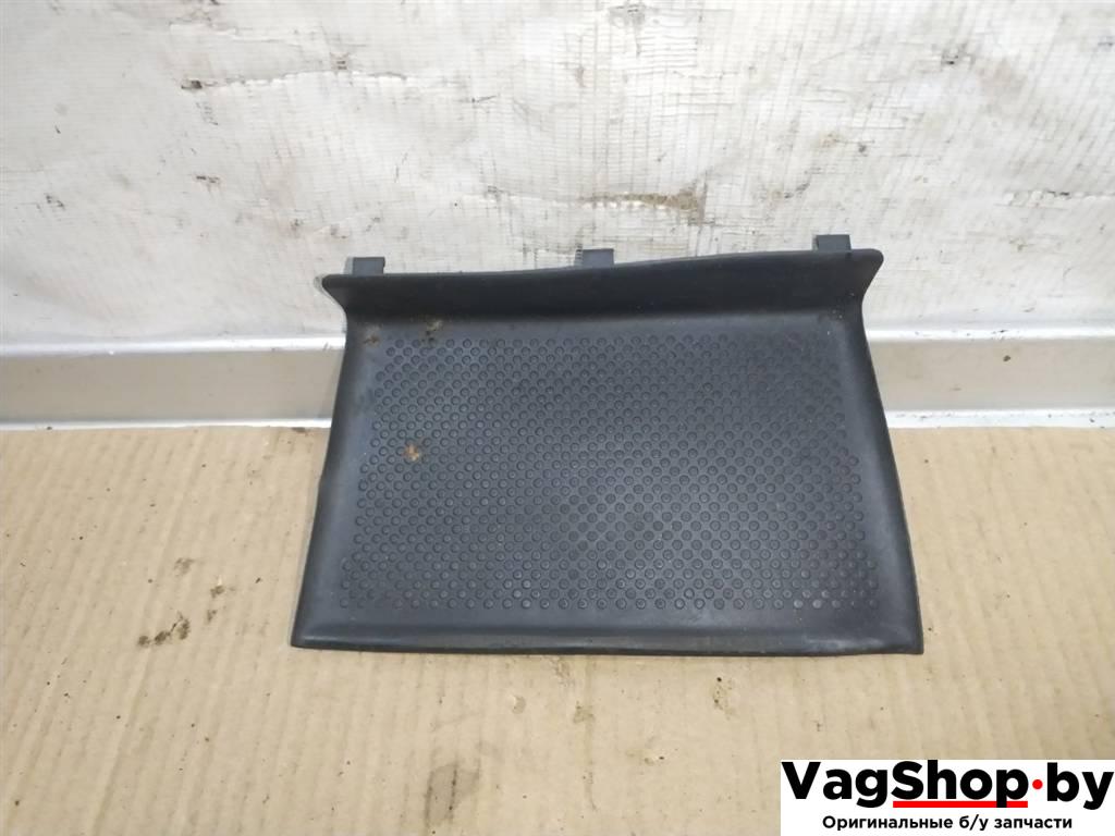 накладка декоративная Volkswagen Golf Plus 2 поколение 2010, 1.6 л., TDi, CAY, дизель, АКПП, красный, хетчбэк 5 дв., передний привод, 5M0858165A - фото №1