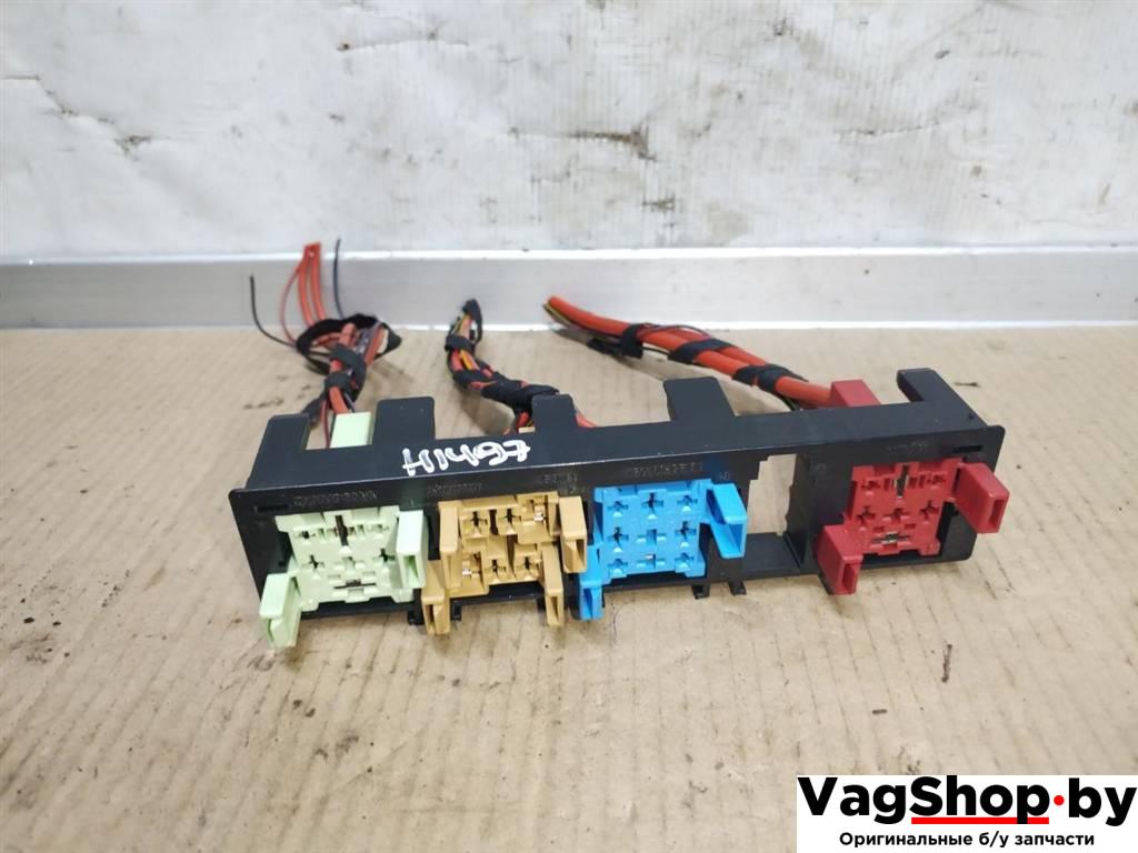 блок реле Volkswagen Golf Plus 2 поколение 2010, 1.6 л., TDi, CAY, дизель, АКПП, красный, хетчбэк 5 дв., передний привод, 7N0937503A - фото №1