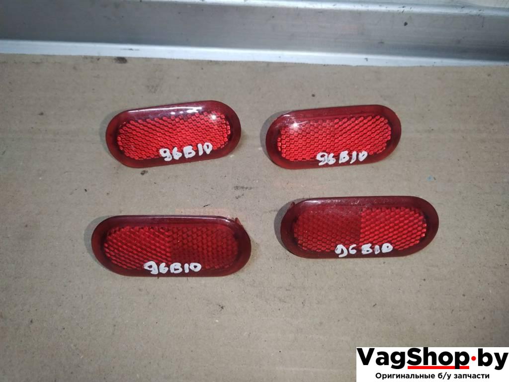 катафот Volkswagen Touran 1 поколение 2005, 2.0 л., TDi, AZV, дизель, МКПП, черный, минивэн, передний привод, 1H0947419A - фото №1