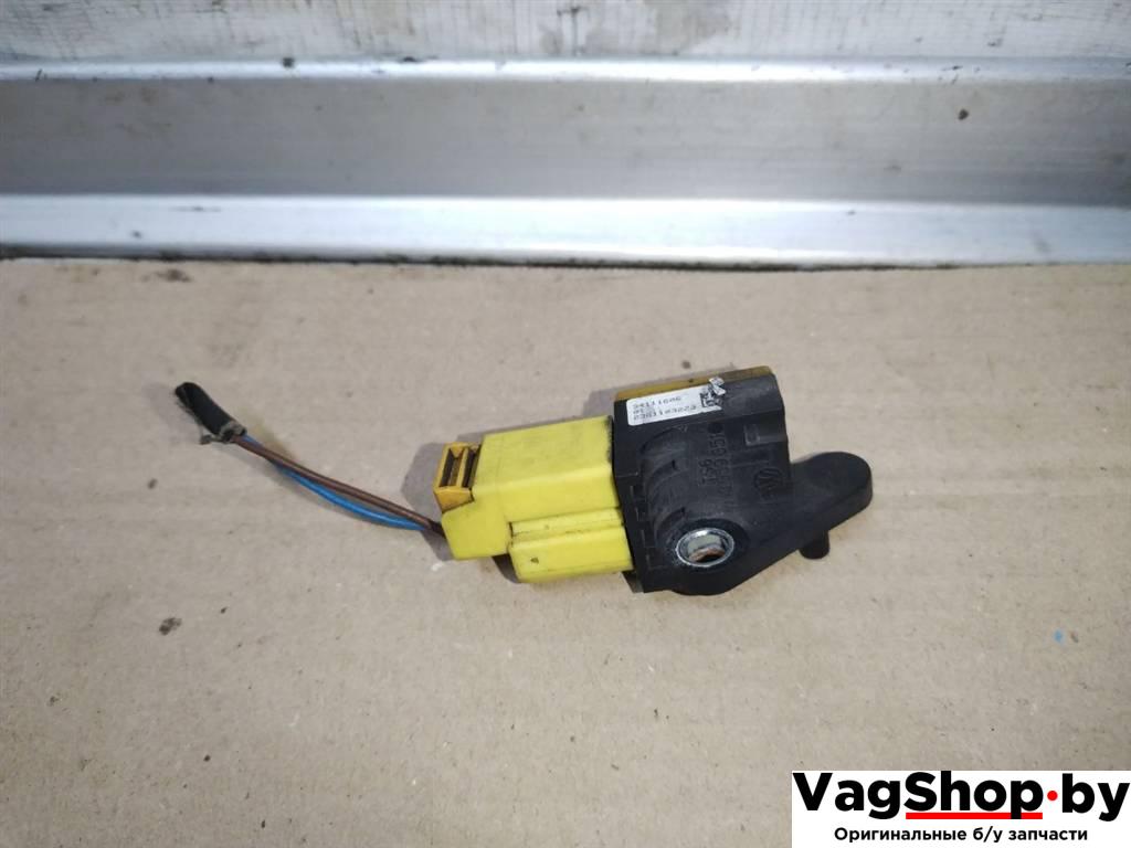 датчик удара Volkswagen Sharan 2 поколение 2011, 2.0 л., TDi, CFF, дизель, МКПП, черный, минивэн, передний привод, 7N0959651 - фото №1