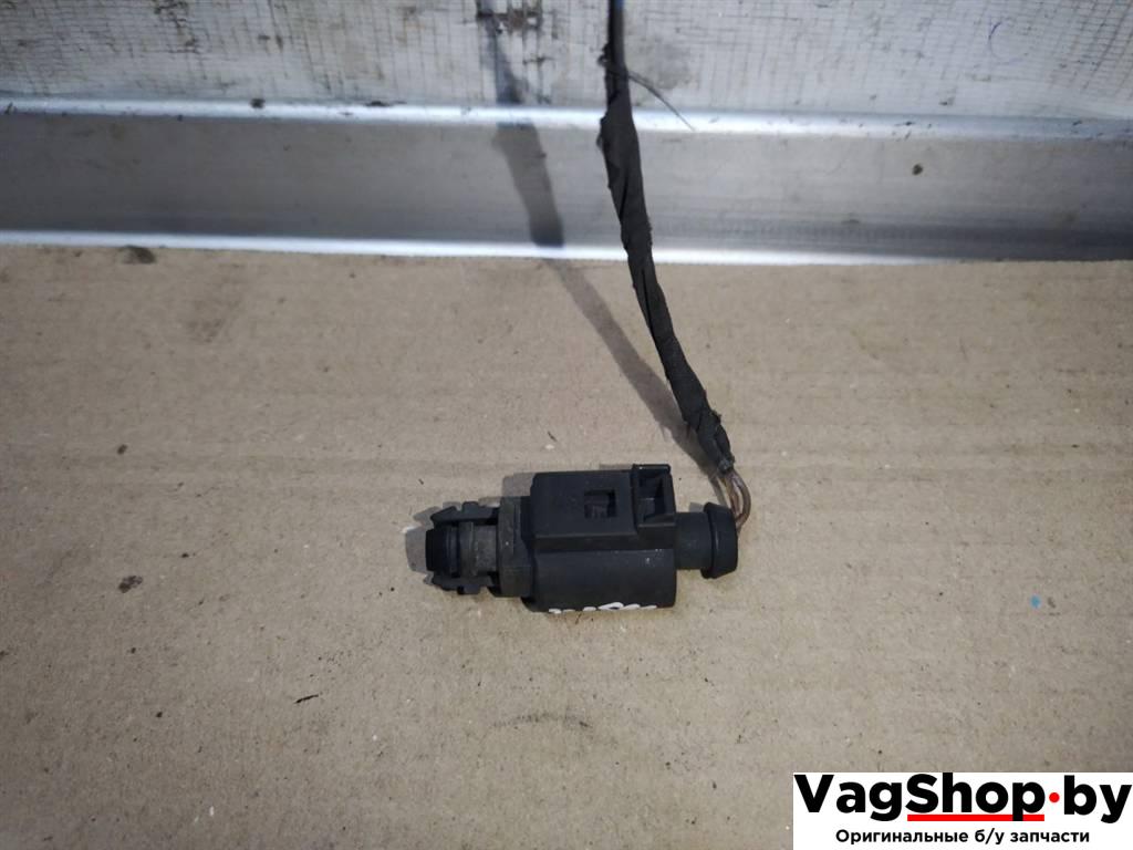 датчик температуры Volkswagen Sharan 2 поколение 2011, 2.0 л., TDi, CFF, дизель, МКПП, черный, минивэн, передний привод, 8Z0820535 - фото №1