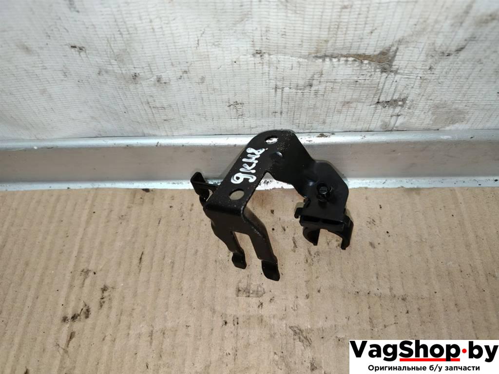 кронштейн (крепление) Audi A7 1 4G 2012, 3.0 л., TDi, CLA, дизель, АКПП, белый, хетчбэк 5 дв., полный привод, правый руль, 059971303A, 059971301A - фото №1