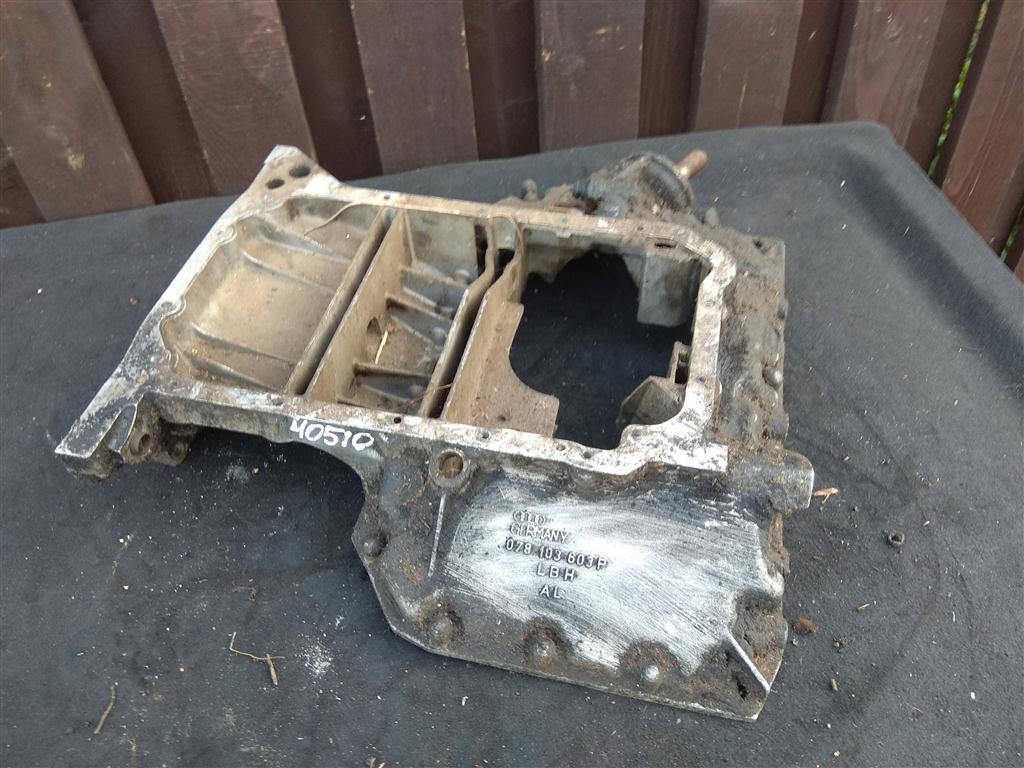 масляный поддон Skoda Superb 1 поколение 2005, 2.8 л., бензин, седан, 078103603AF, AGA, AMX, 078103603AM, 078103603AB, ALG, ACK, BBG, ALF, AJG, ABC - фото №1