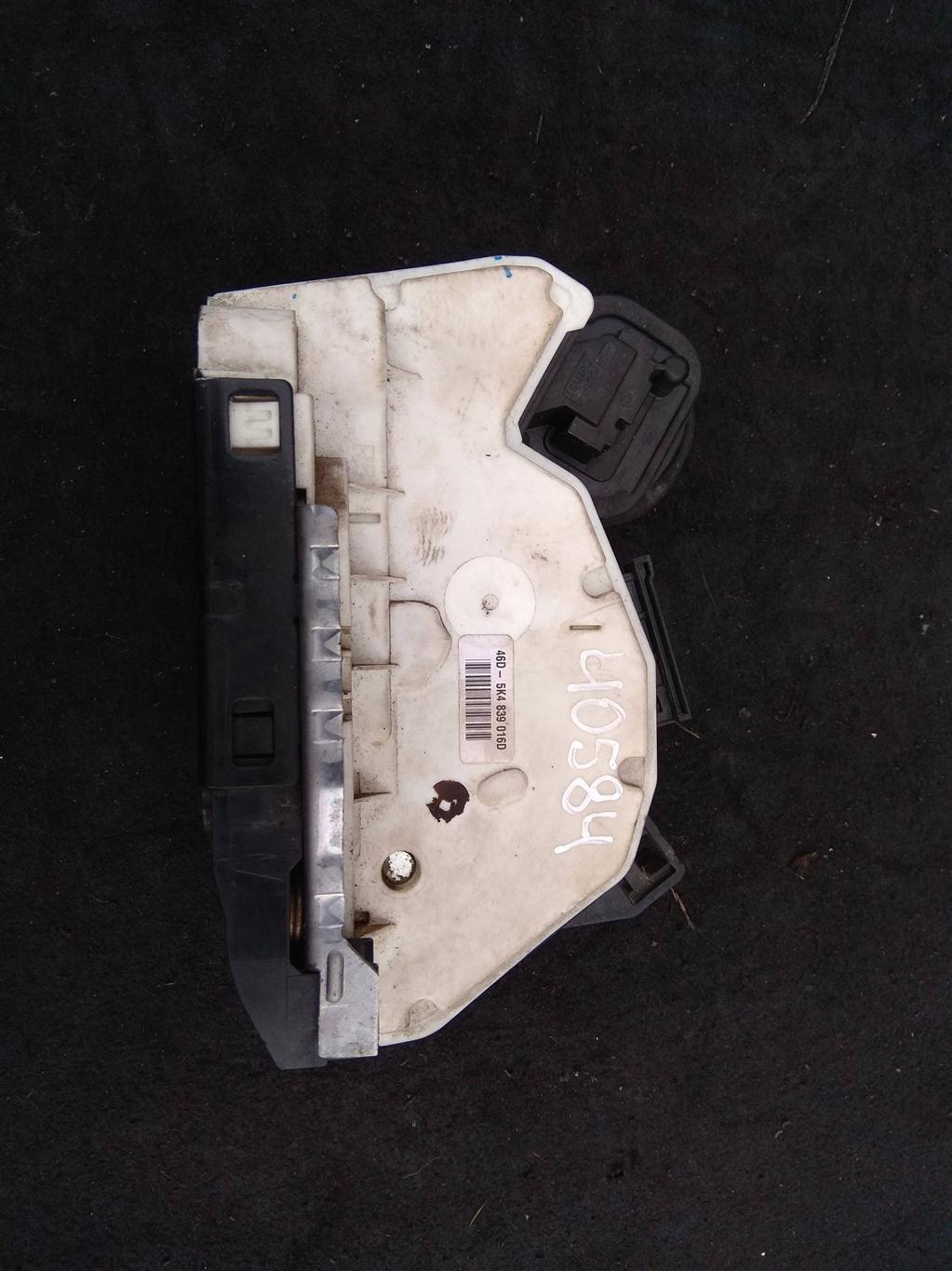 замок двери задней правой Skoda Superb 2 поколение 2011, 2.0 л., бензин, седан, 5K4839016D, 5K4839016K, 5K4839016P, . - фото №1
