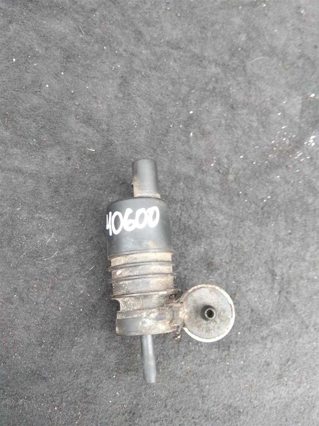 насос (моторчик) омывателя стекла Volkswagen Touareg 1 поколение 2004, 4.2 л., бензин, внедорожник 5 дв., 1T0955651A, . - фото №1