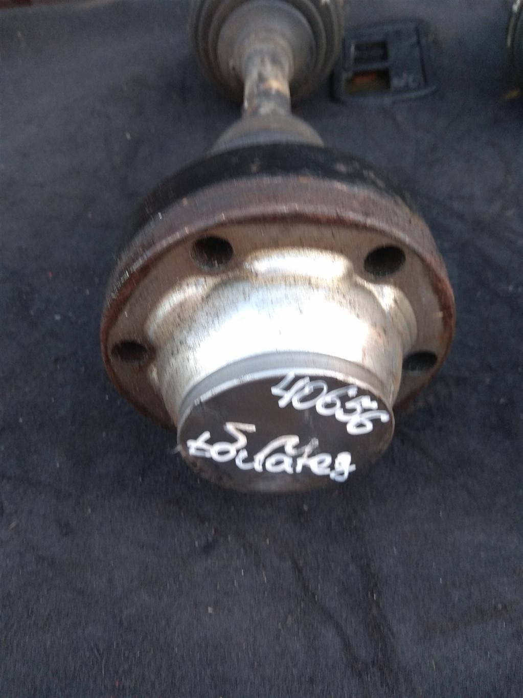 полуось передняя правая (приводной вал, ШРУС) Volkswagen Touareg 1 поколение 2004, 4.2 л., бензин, внедорожник 5 дв., 7L6407271D, 7L6407271G, 7L6407271GX, . - фото №1