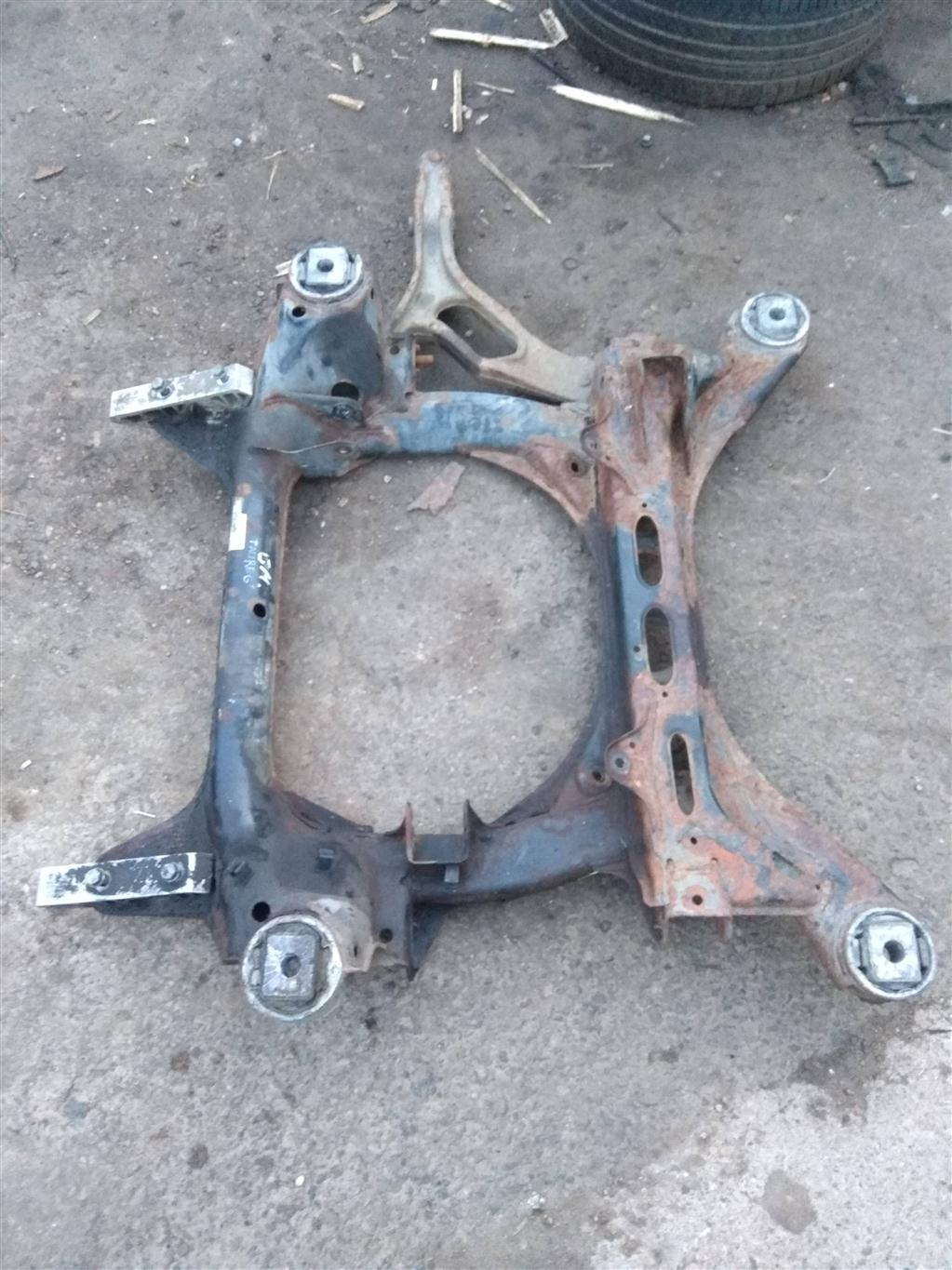 балка подвески передняя (подрамник) Volkswagen Touareg 1 поколение 2004, 4.2 л., бензин, внедорожник 5 дв., 7L0499030T, . - фото №1