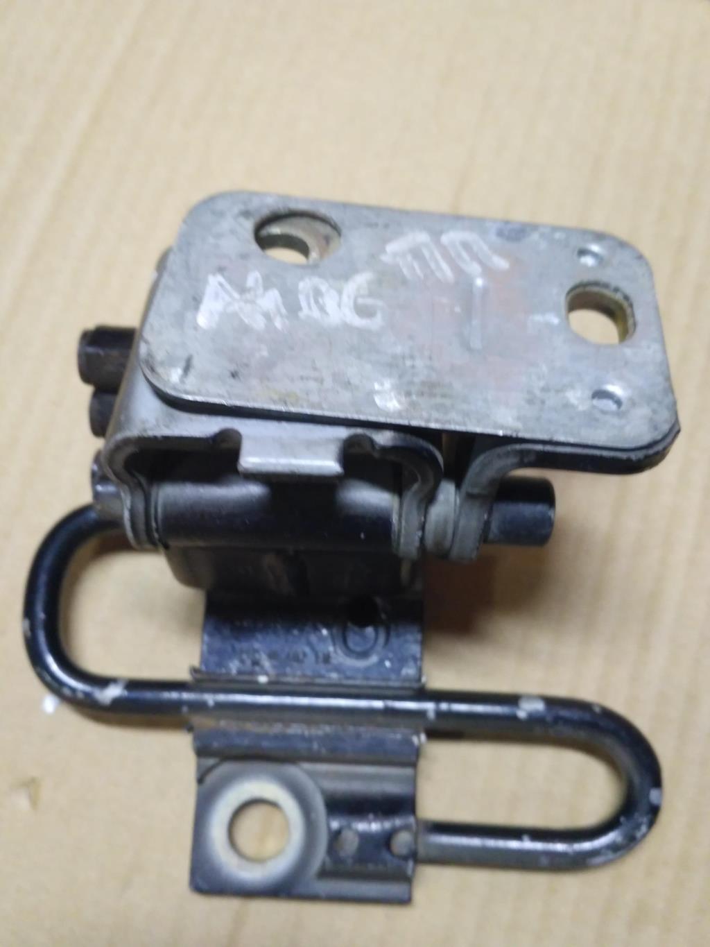 петля двери Audi A4 B6 2003, 1.9 л., TDi, дизель, седан, 8E0831412, 8E0831412B, 8E0831412E, . - фото №1