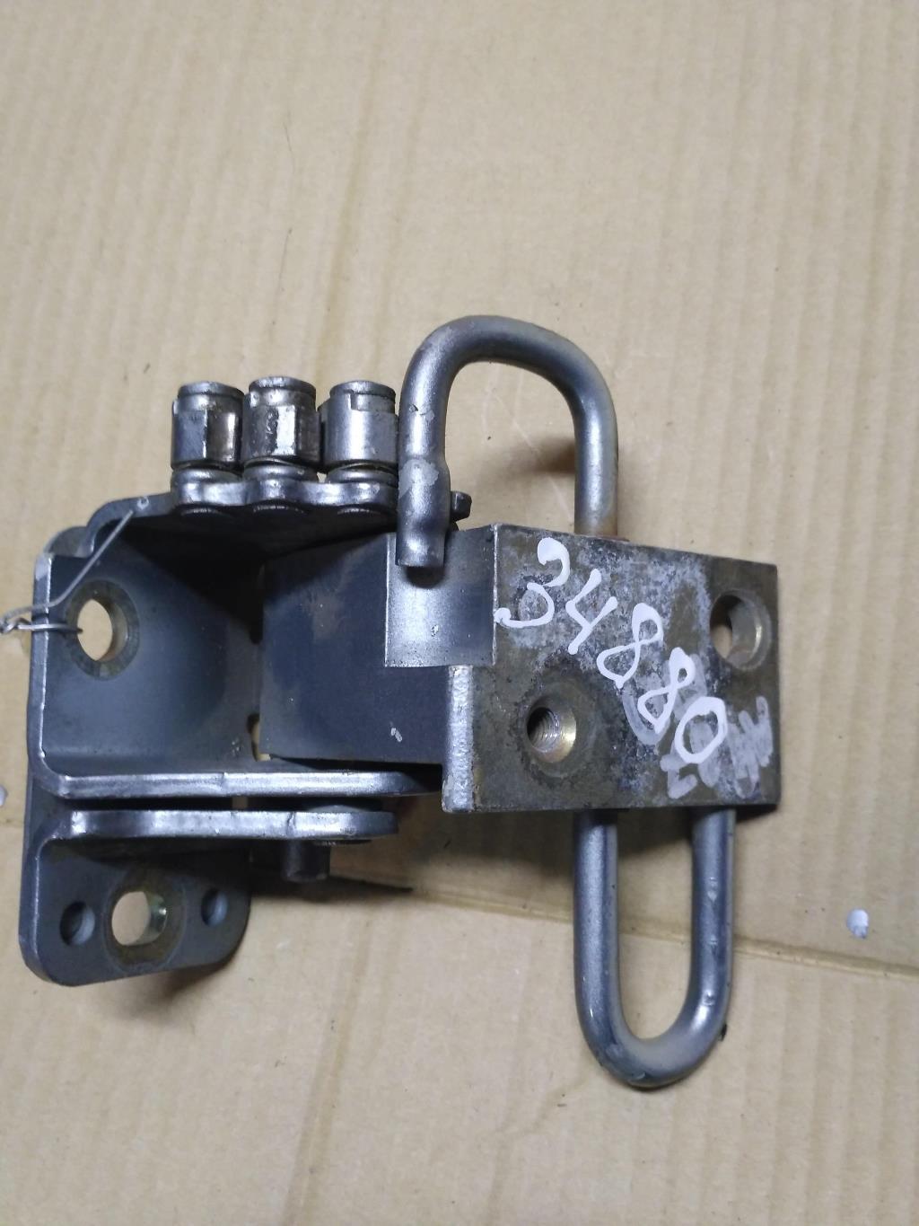 петля двери Audi A4 B6 2003, 1.9 л., TDi, дизель, седан, 8E0831412, 8E0831412B, 8E0831412E, . - фото №1