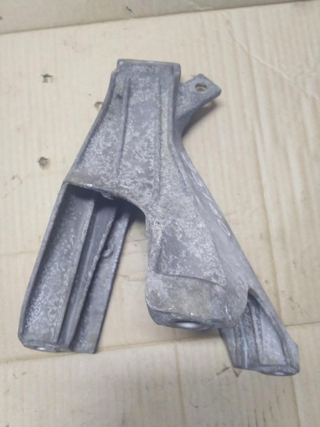 кронштейн двигателя Audi A6 4F/C6 2006, 2.0 л., TDi, дизель, седан, 4F0199308P, L.S., KVT, . - фото №1