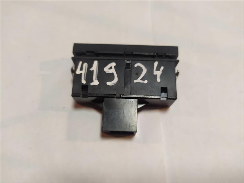 кнопка аварийной сигнализации Audi A6 4F/C6 2006, 1.8 л., бензин, седан, 4F0941509, . - фото №1
