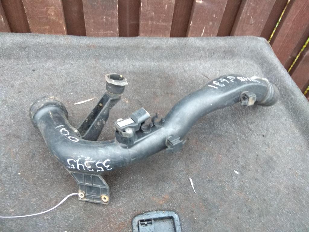 патрубок интеркулера Volkswagen Passat B6 2007, 1.9 л., TDi, дизель, седан, 3B0145762C, 8E0145762B, BPZ, 3B0145762E, 3B0145834P, 8D0145840AB, 8E0145762D, 8E0145840, 8E0145840C, 8E0145840E - фото №1