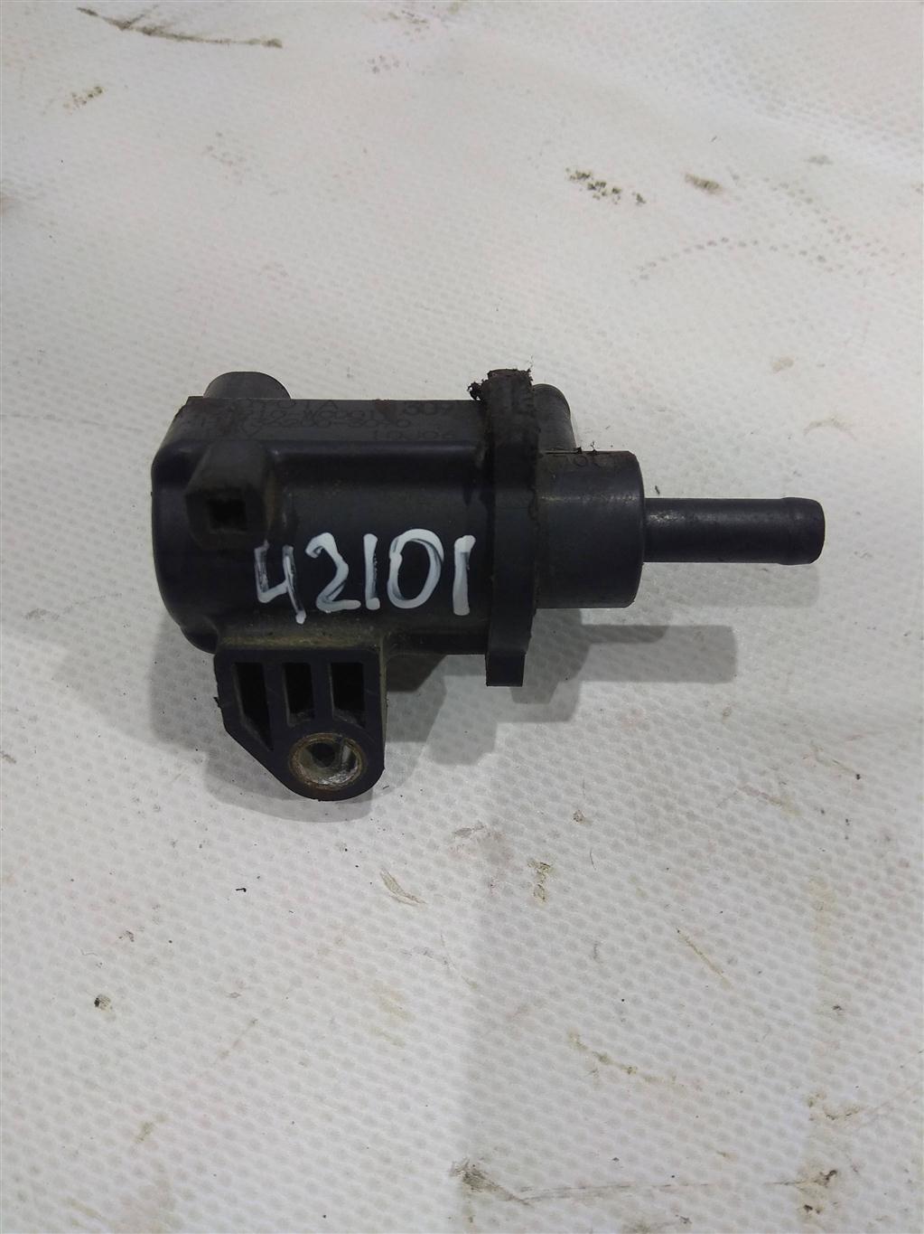 клапан вакуумного управления Toyota Yaris XP9 2008, 1.0 л., бензин, хетчбэк 5 дв., 1KR, HY1362003090, 90910WC001 - фото №1